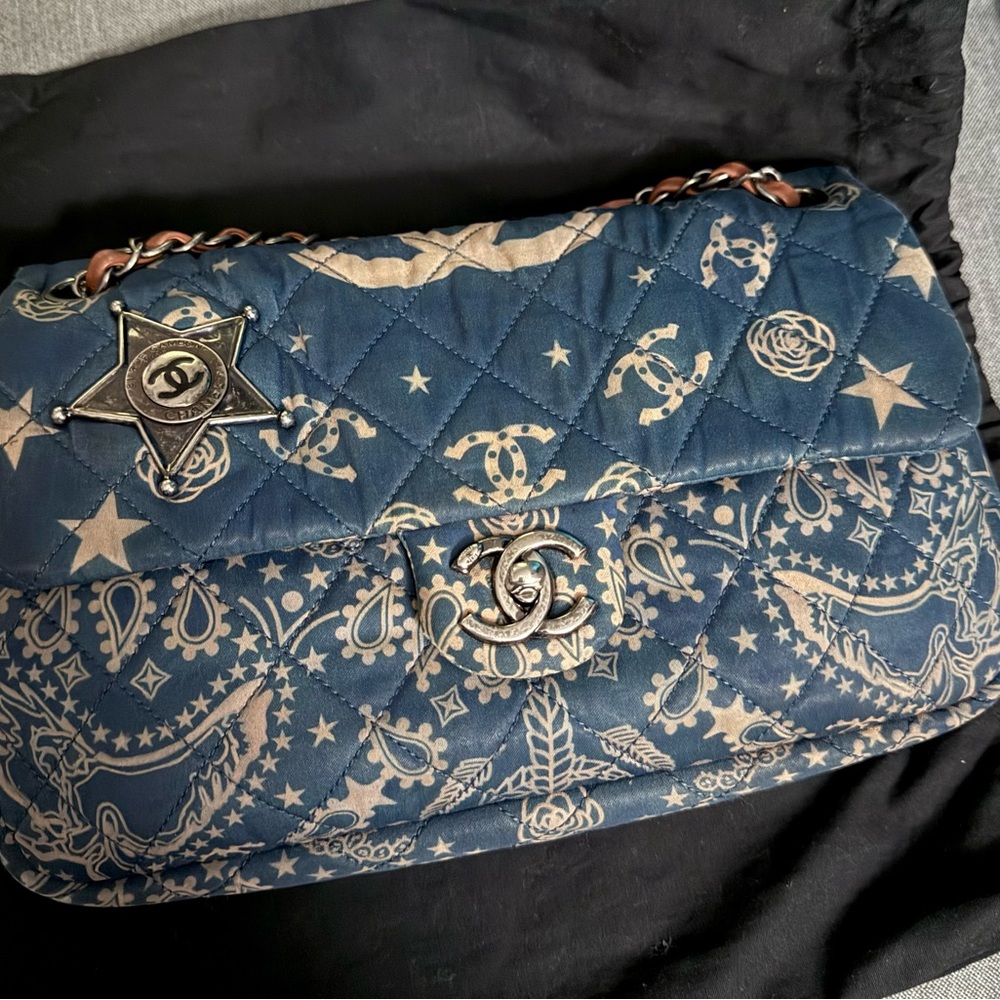 πSOLDπCHANEL β13-β14 Paris Dallas Metiers D'art BANDANA Flap Bag - Picture 16 of 16